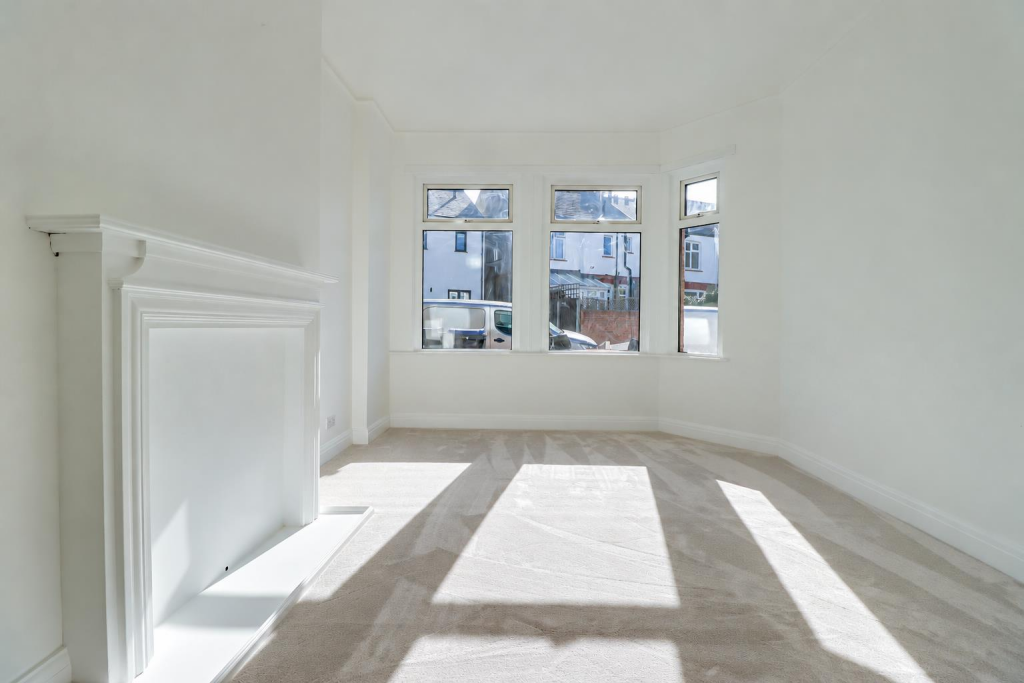 Apartment in Southend-on-Sea, Essex - View 4