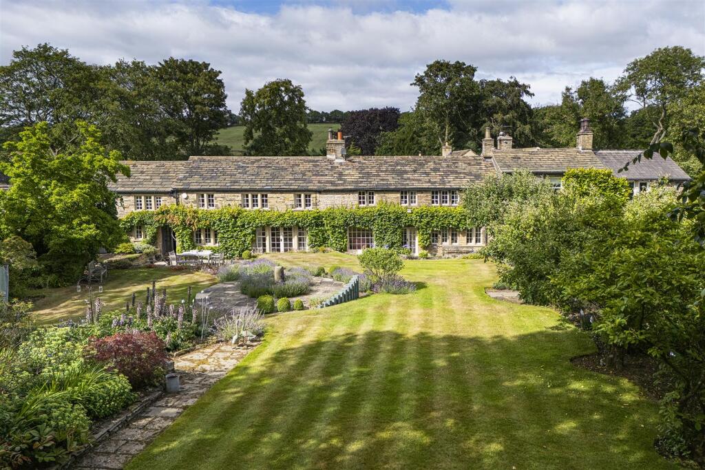 Main image of property: Gawthorpe Green Lane, Lepton, Huddersfield