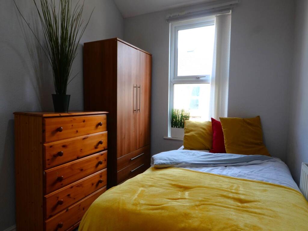 House in Liverpool, Kensington Fields, Kensington - More