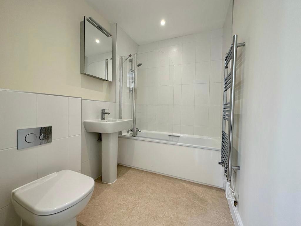 House in Southampton - More