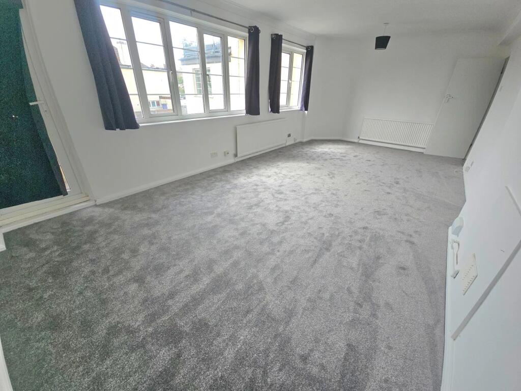 Apartment in Southend-on-Sea - View 5