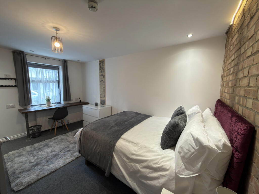 Main image of property: St. Johns Road, Westcliff-on-sea, SS0