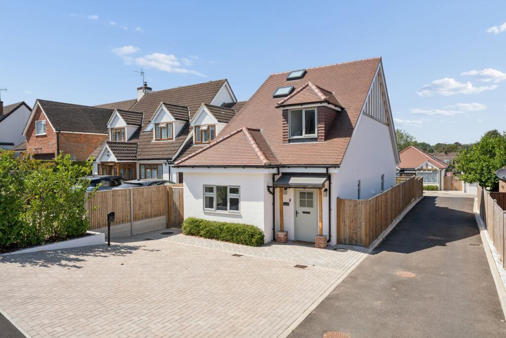 Main image of property: Birch House, Highfield Rd, Sandridge, St. Albans, AL4 9BU