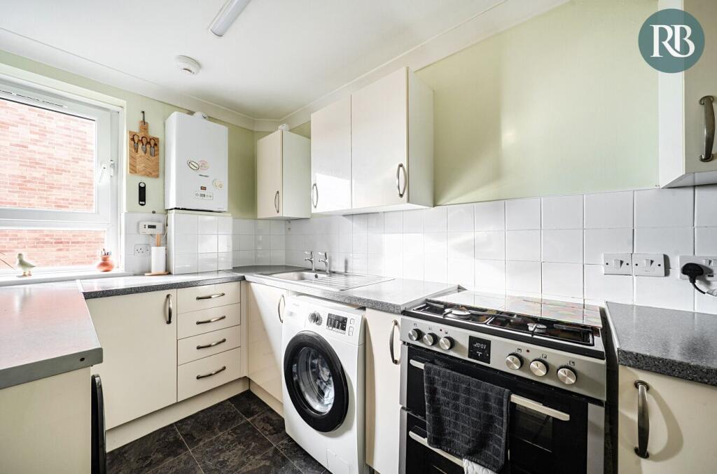 Apartment in Adur, Southwick - View 4