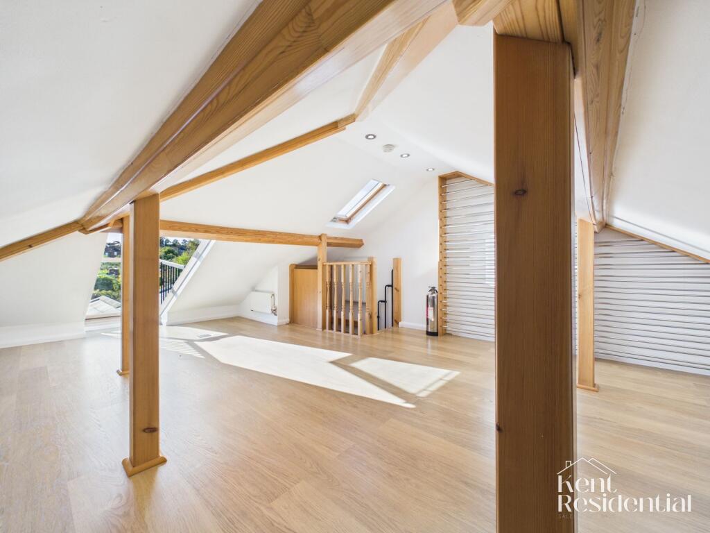 London Road, Maidstone, ME16 - View 4