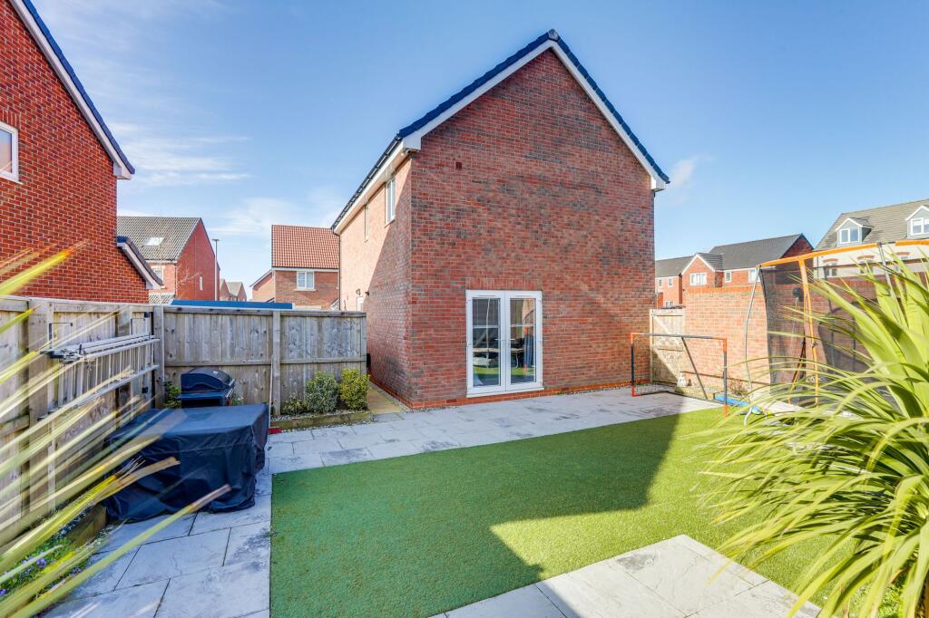 Magee Close, Hucknall, NG15 - View 4