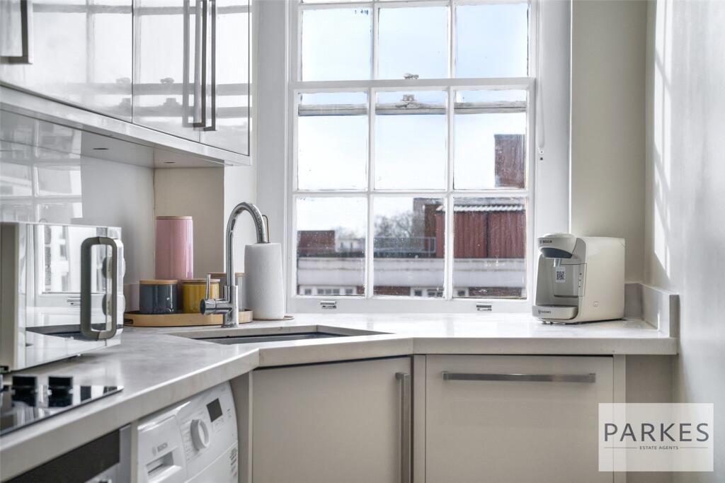 Apartment in London, Paddington - View 4