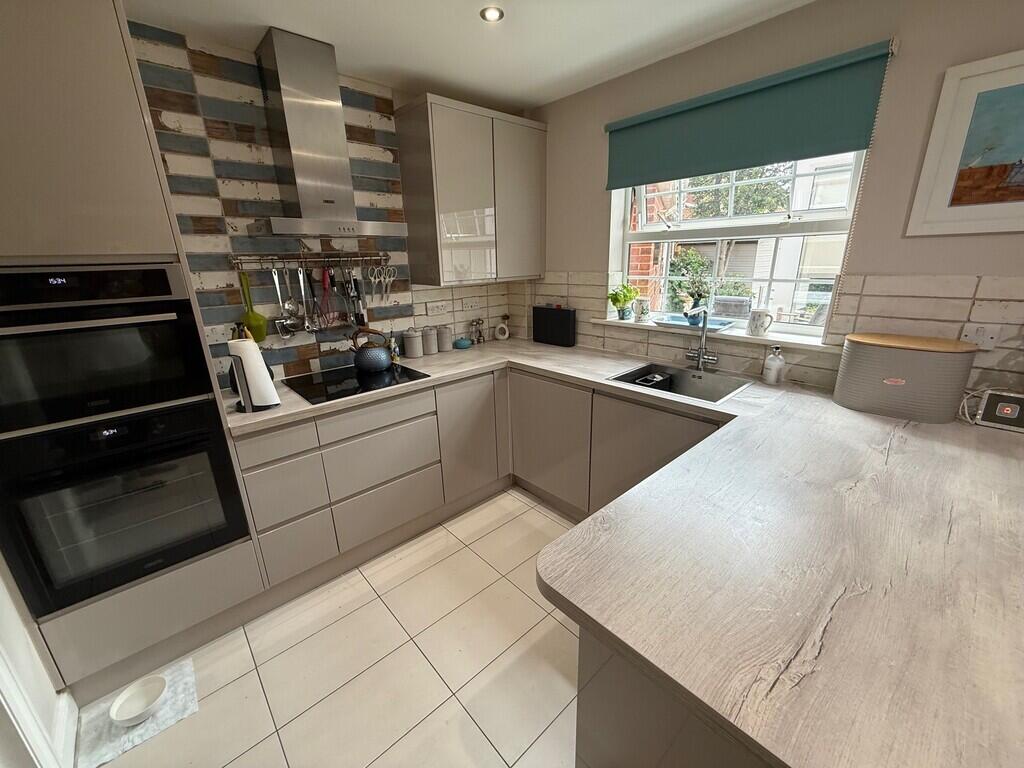 Southfields, Bourne photo 3
