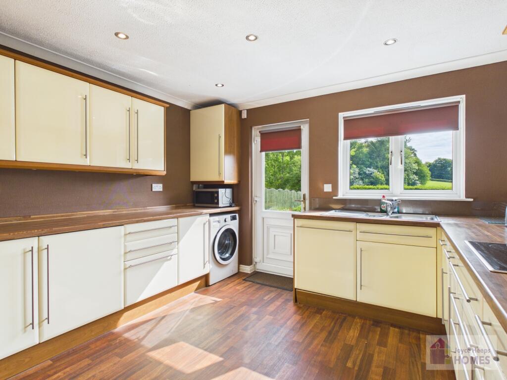 Fairlie, Stewartfield, East Kilbride, G74  photo 4