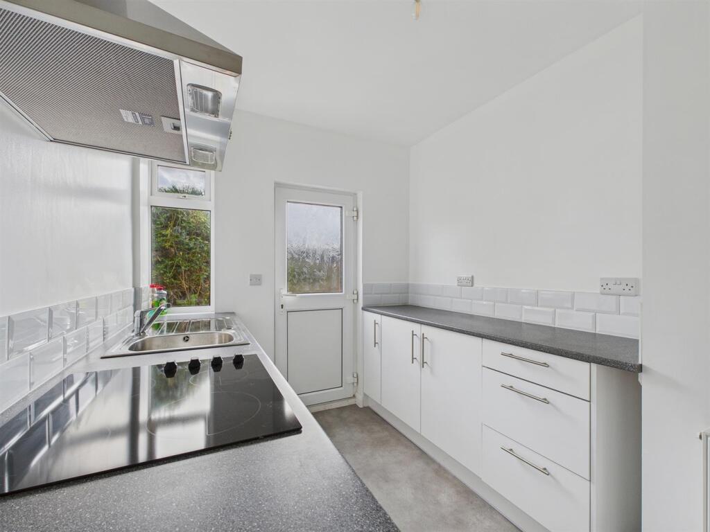 Oak Crescent, Malvern photo 2