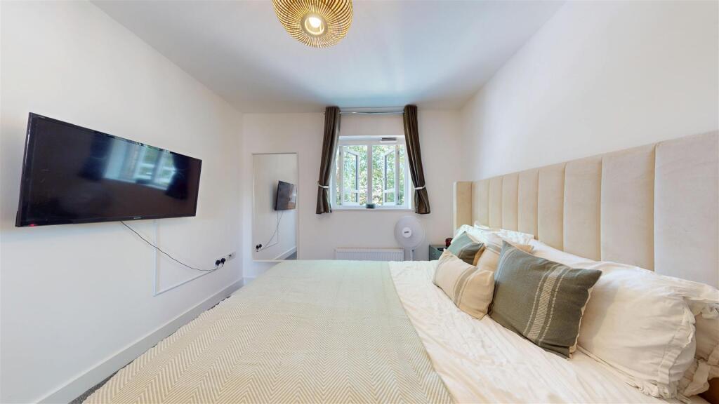 Apartment in Radstock, Bath and North East Somerset - More