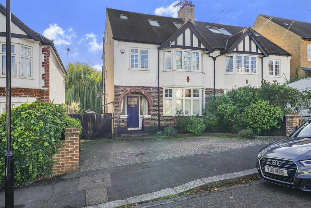 Main image of property: Connaught Avenue, North Chingford, E4