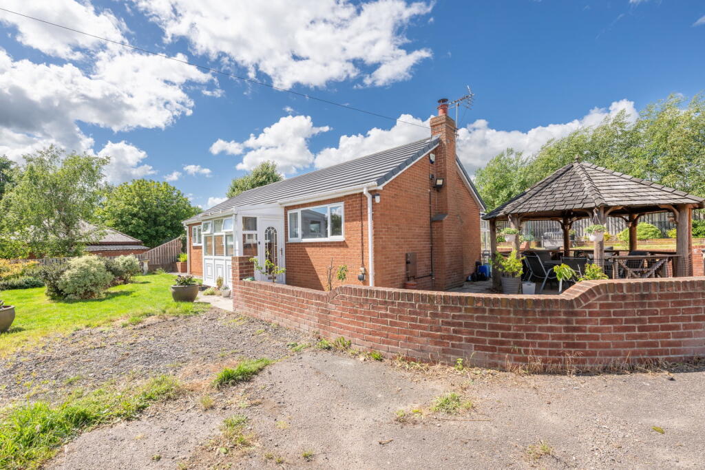 Lund Lane, Barnsley, S71 5PE photo 4