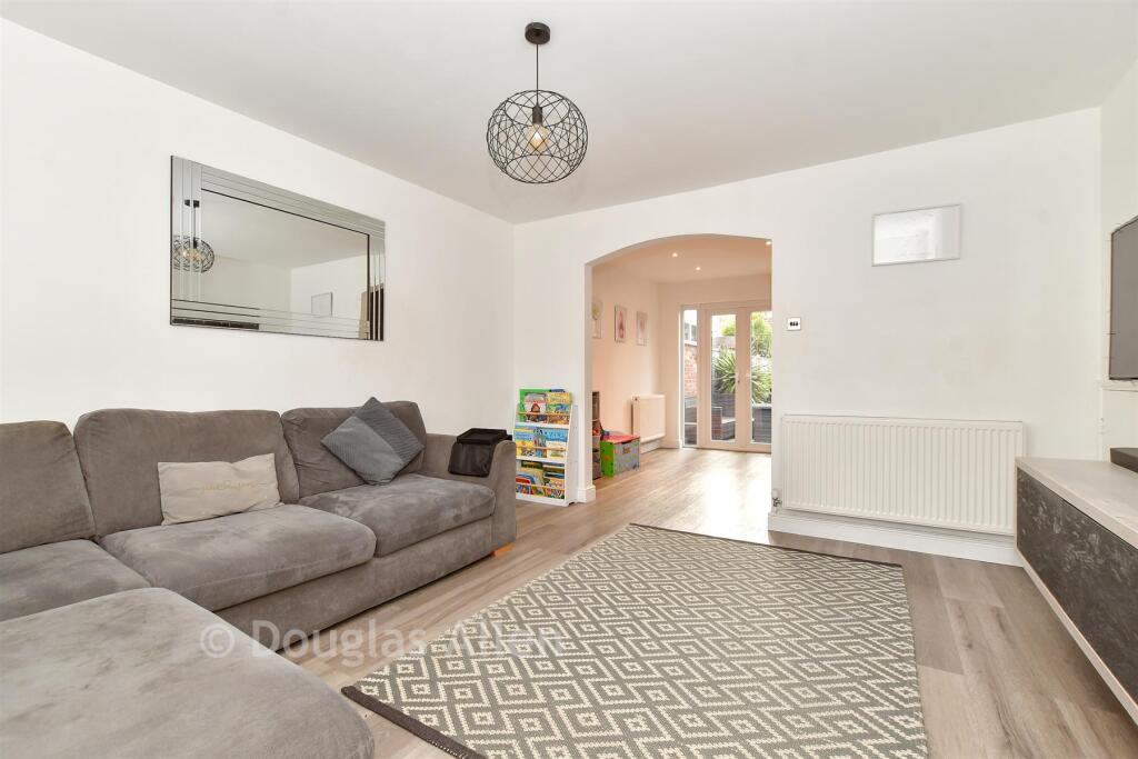 Pebmarsh Drive, Wick Meadows, Wickford, Essex photo 3