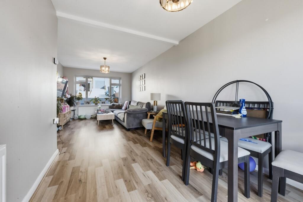 House in Dartford, Darenth - More
