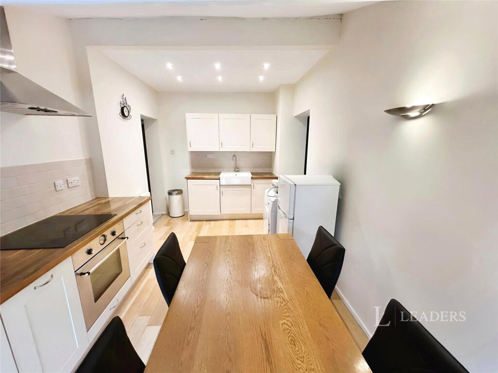 Main image of property: Fieldgate Lane, Kenilworth, CV8
