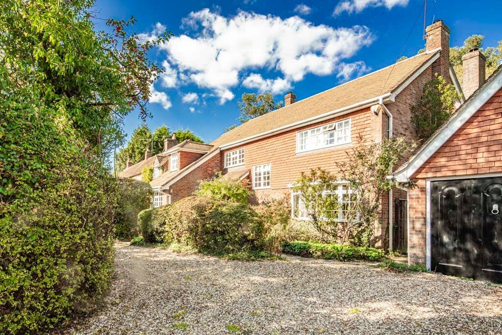 5-bed detached on Honeycroft House, Upper Basildon, £1,000,000
