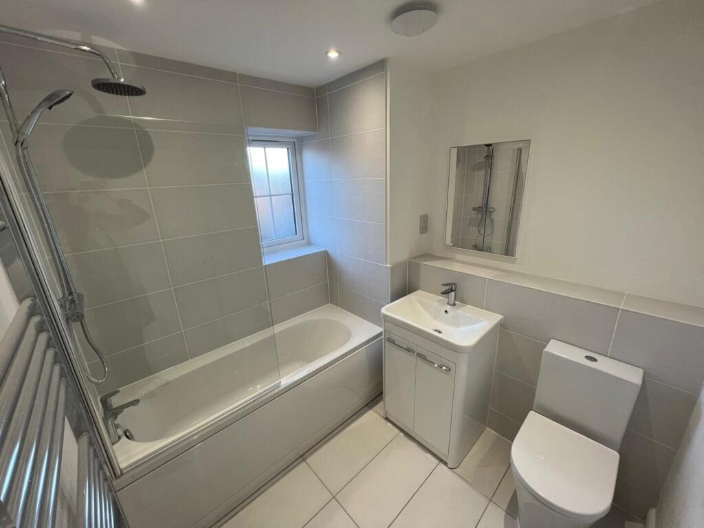 St. Georges Close, Upton, Pontefract photo 4