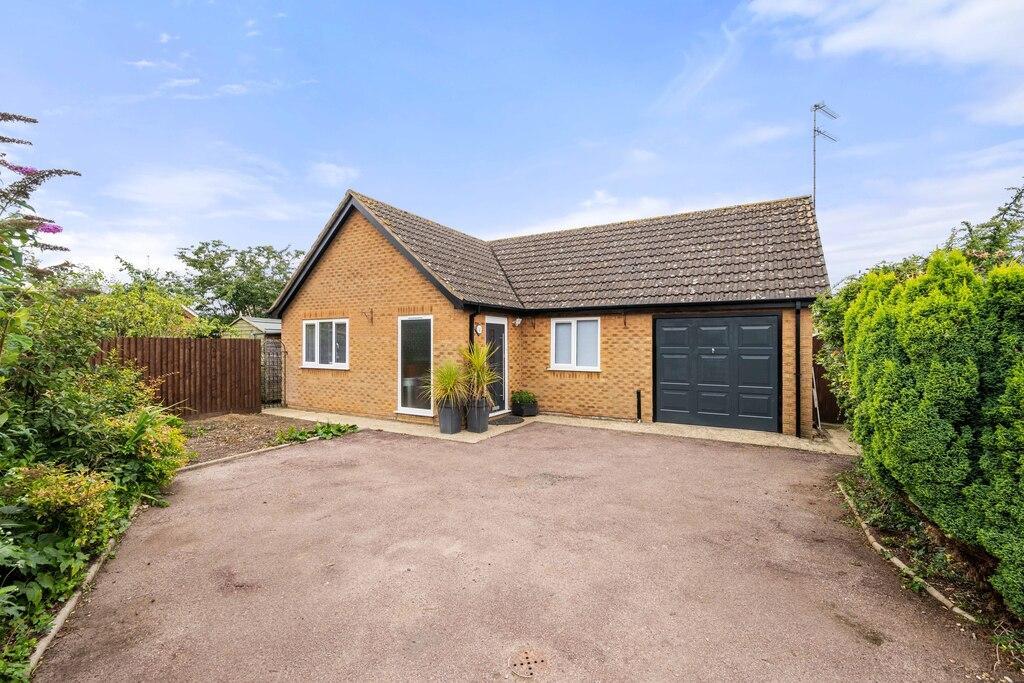 3-bed bungalow on Kingsway, Walsoken, Wisbech, Cambs, PE13 3DU, £300,000