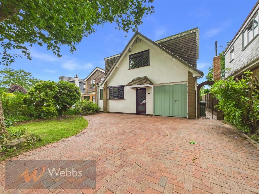 3-bed detached on Holly Hill Road, Rugeley, £300,000