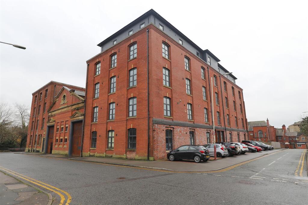 Apartment in Bolton, Greater Manchester - View 2