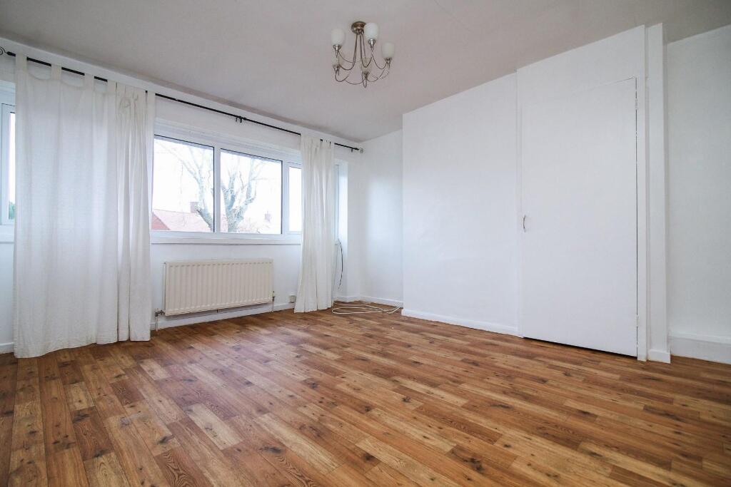 Apartment in North Tyneside, North East - View 2