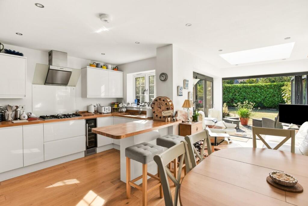 House in Stratford-on-Avon, Stratford-upon-Avon - View 2
