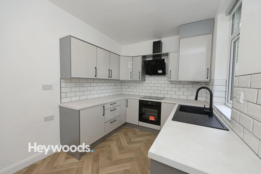 House in Stoke-on-Trent - More