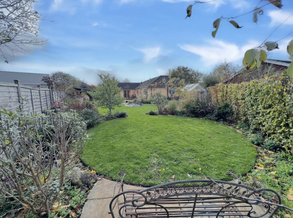 Stonefield Close, Shrivenham, Swindon photo 2