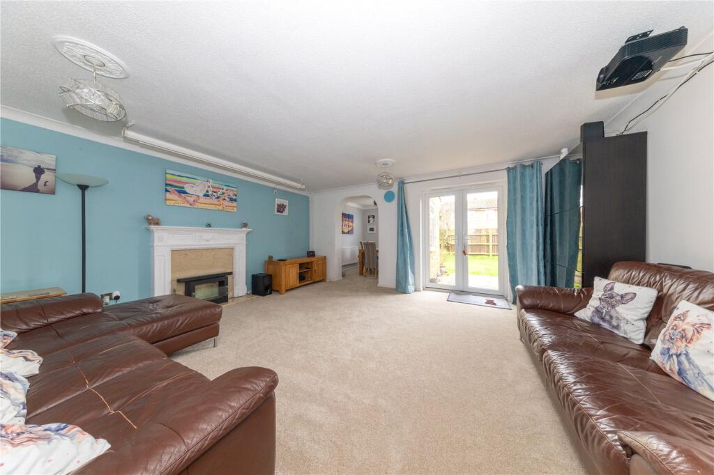 Whittingham Close, Luton, Bedfordshire, LU2 photo 4