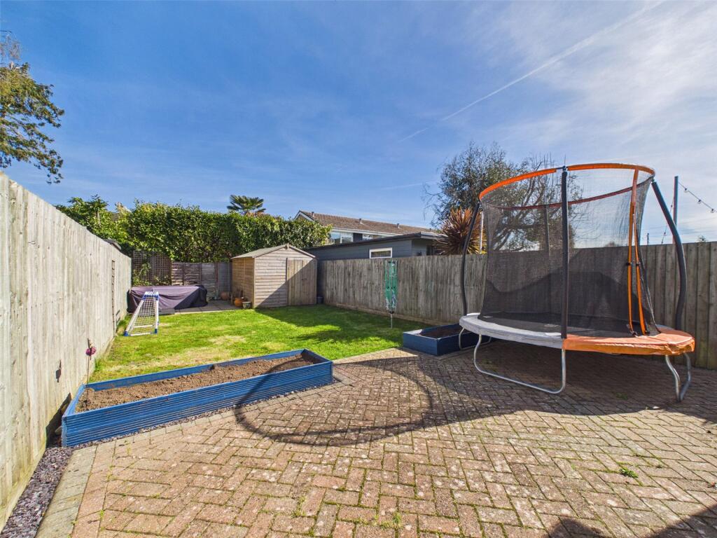 Bronte Avenue, Christchurch, Dorset, BH23 photo 2
