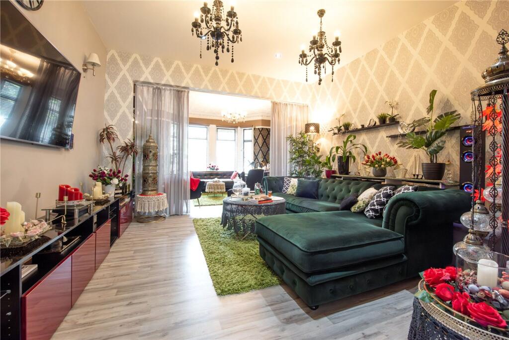 House in London, Seven Kings - View 5