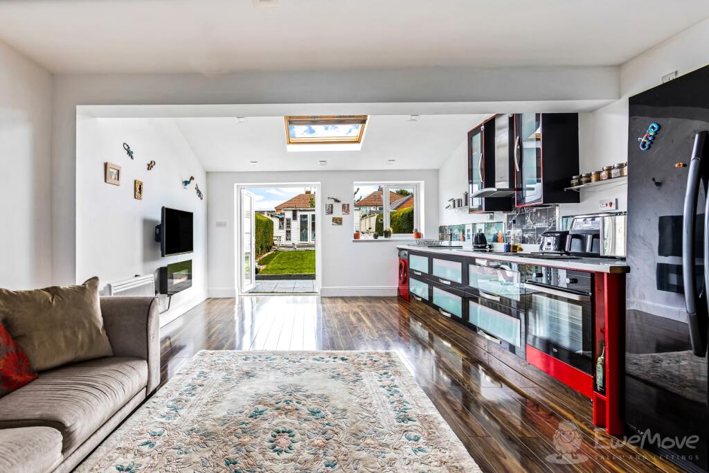 House in Rugby, Warwickshire - View 2