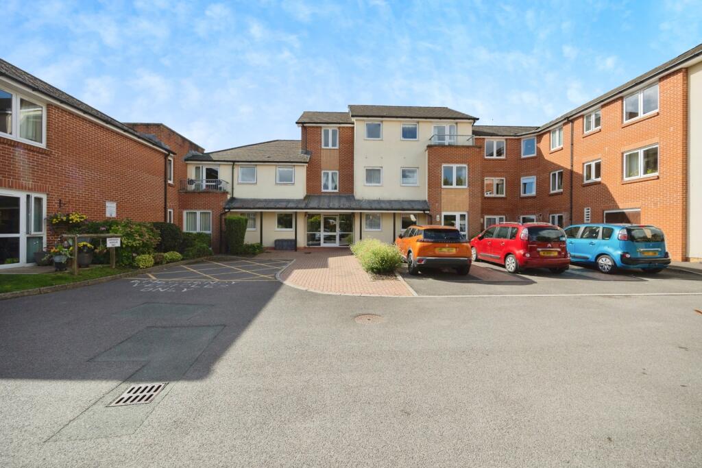 Main image of property: London Road, Cowplain, Waterlooville, Hampshire, PO8