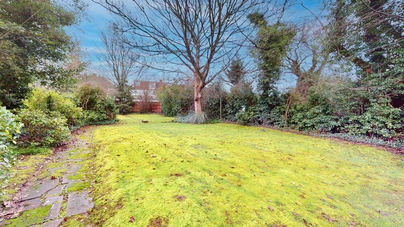 Brim Hill, Hampstead Garden Suburb, N2 photo 2