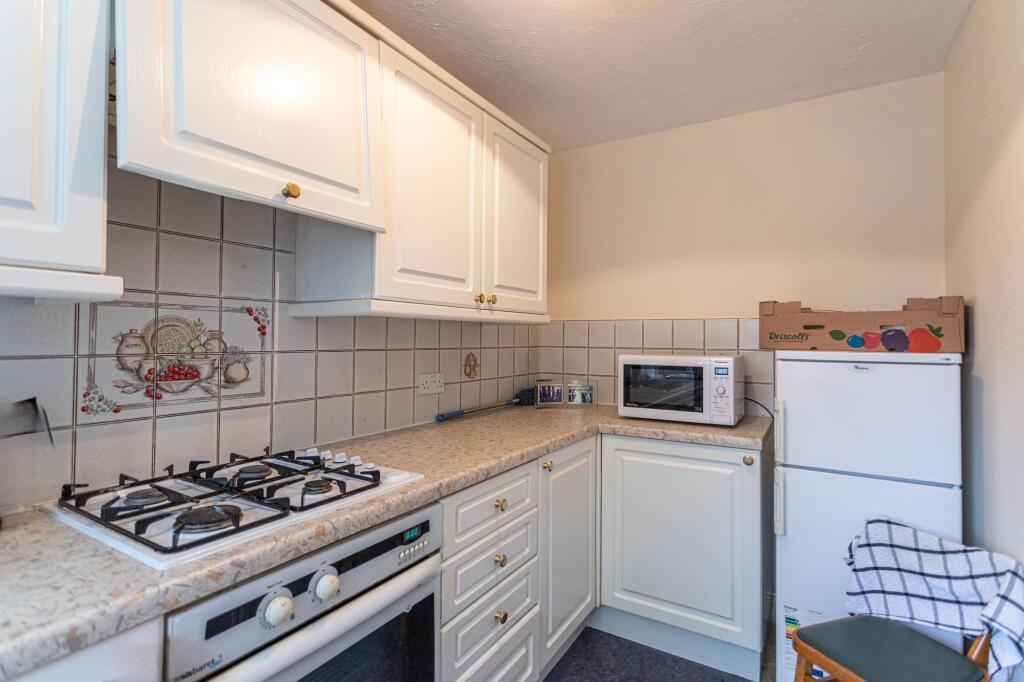 Phoenix Terrace, Hartley Wintney, RG27 photo 3