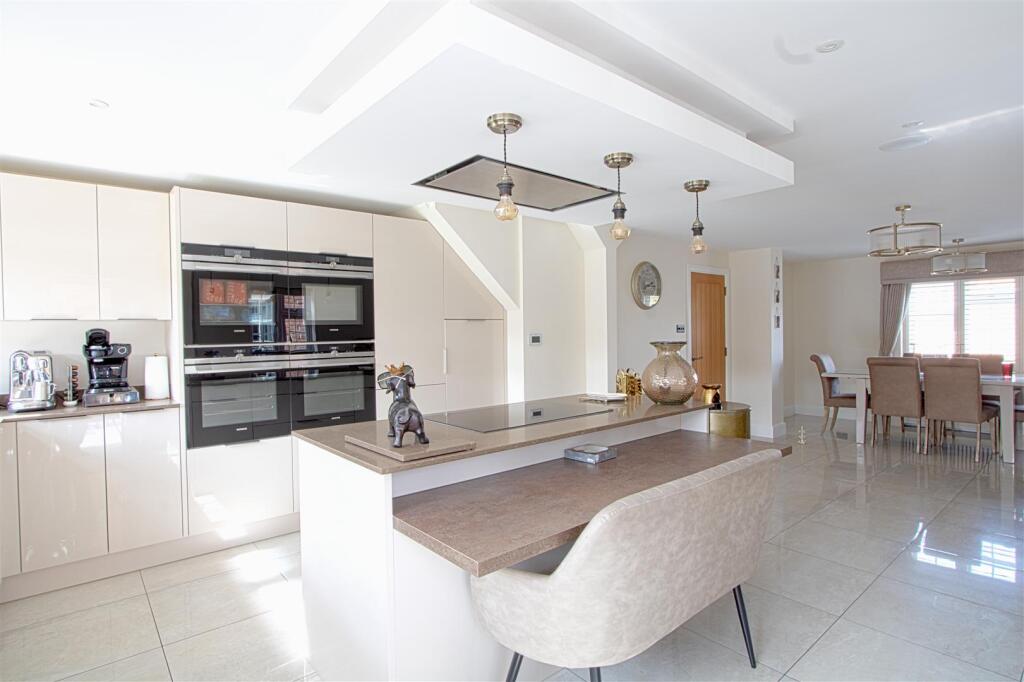House in Basildon, Billericay - View 3