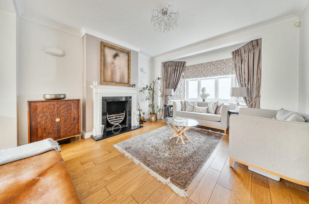 House in London - View 3