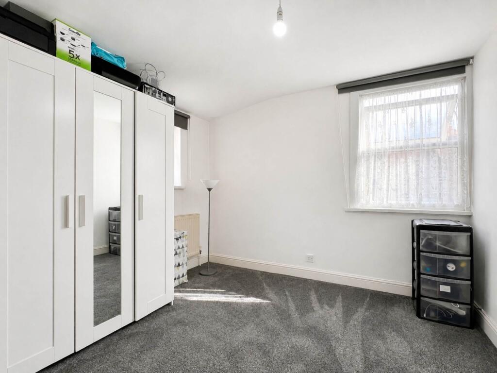House in London - View 5
