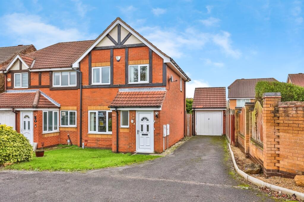 Main image of property: Gunnersbury Way, Nuthall, Nottingham