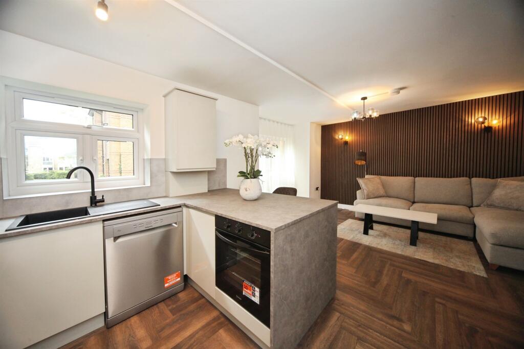 Apartment in Luton - View 4