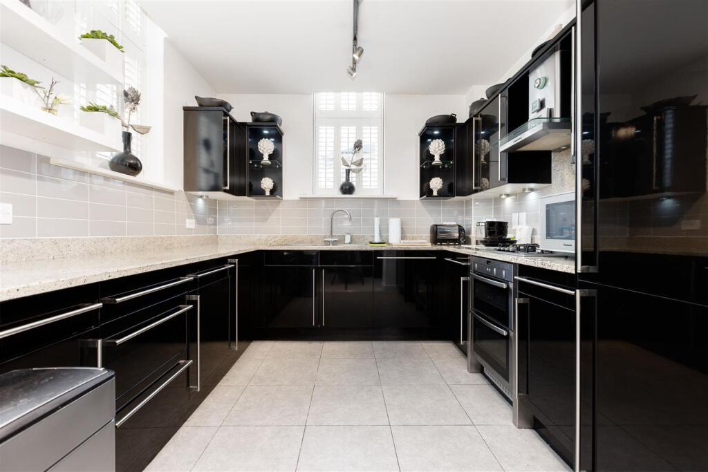 House in Fairfield, Central Bedfordshire - More