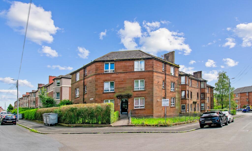 Main image of property: Larchfield Place, Flat 2/2, Scotstounhill, Glasgow, G14 9YJ