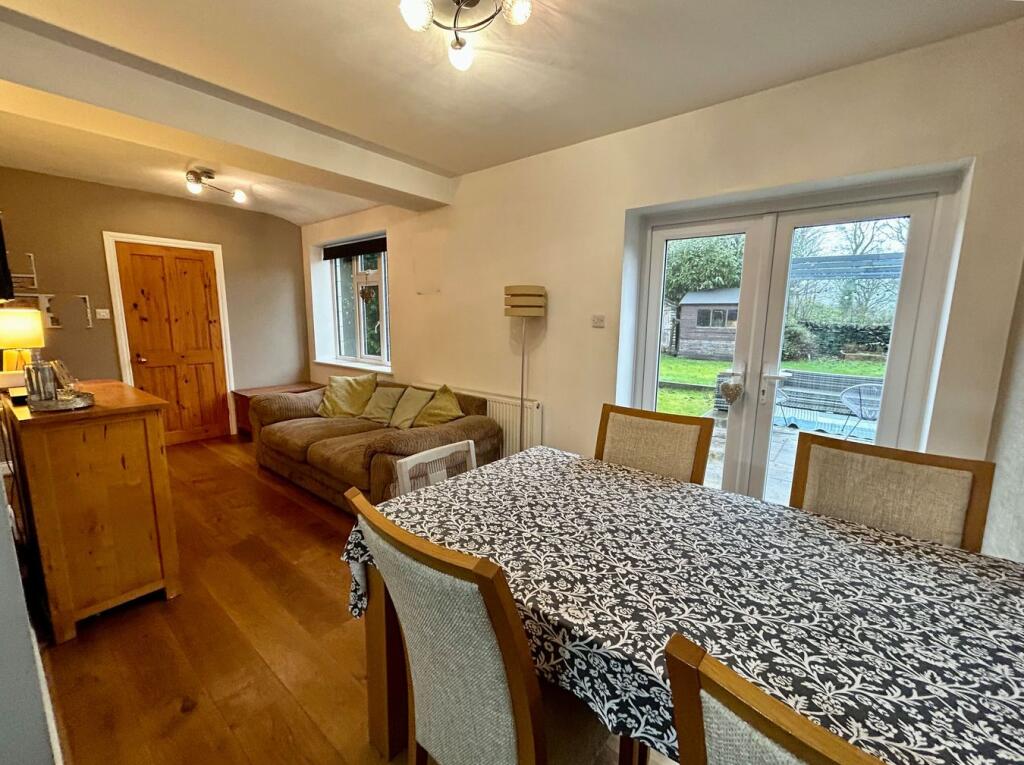 House in Bradford, Low Utley, Keighley - More