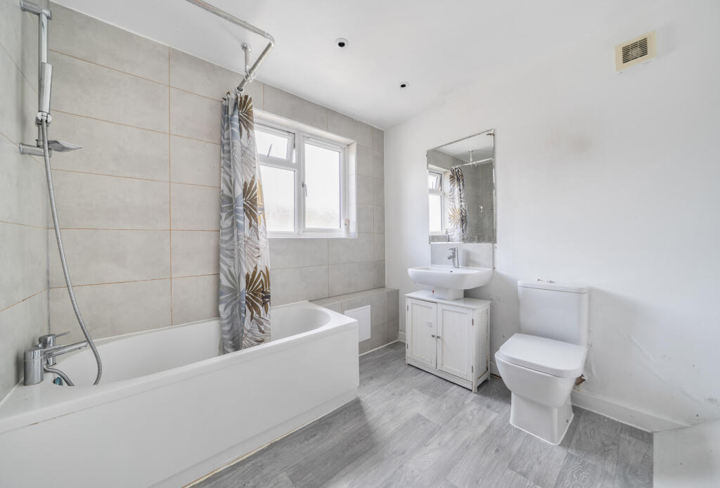 Seymer Road, Romford, RM1 photo 3