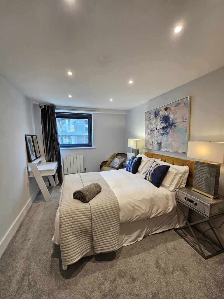 Millharbour, South Quay, E14 9NA (with allocated gated parking) photo 3