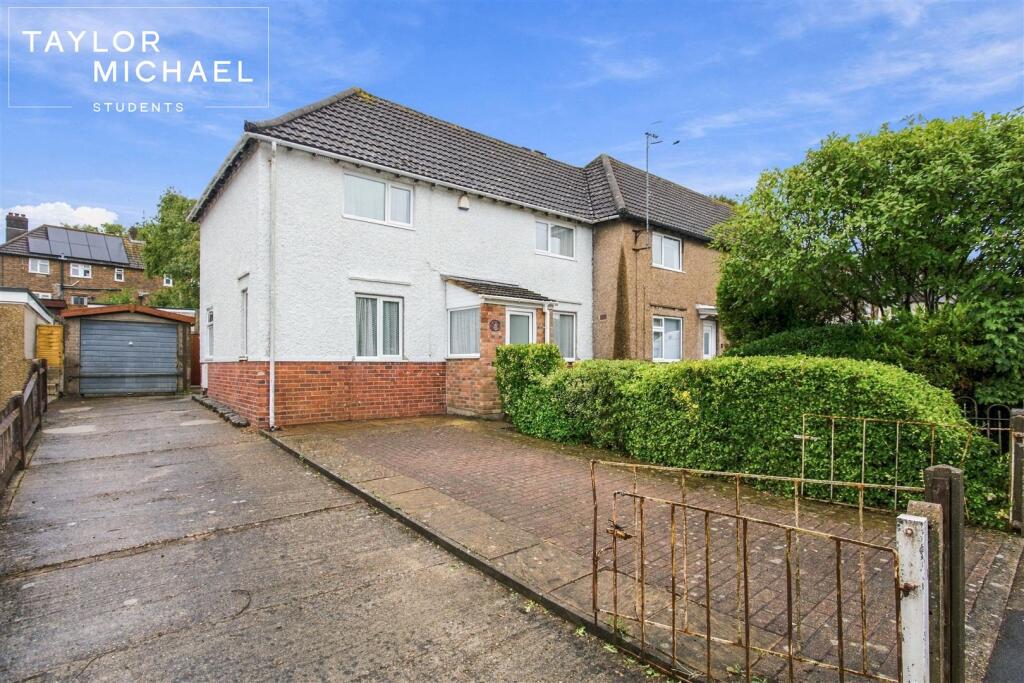 6 bedroom semi-detached house for rent