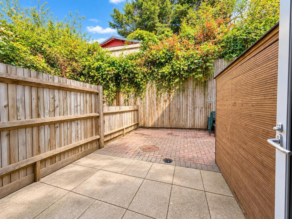 House in London - View 5
