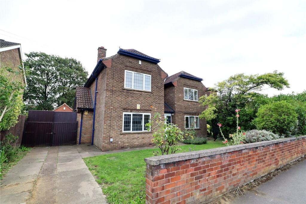 4-bed house on Warwick Road, Scunthorpe, DN16, £250,000