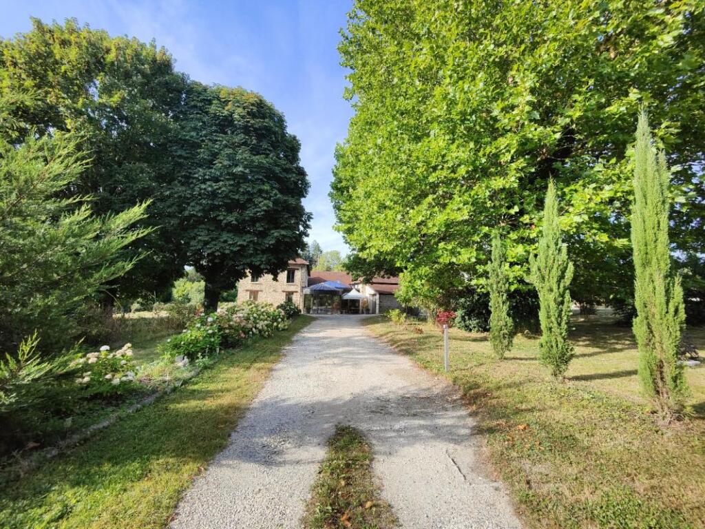 Main image of property: Paris-Isle of France, Yvelines, Senlisse